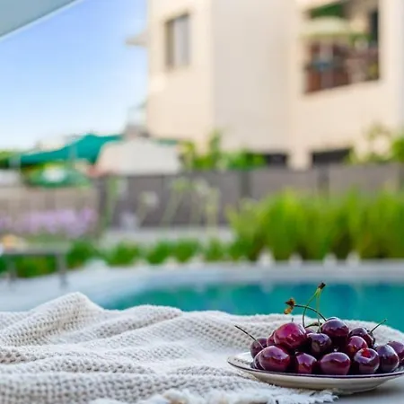 Apartahotel Olive Shared Pool 4*