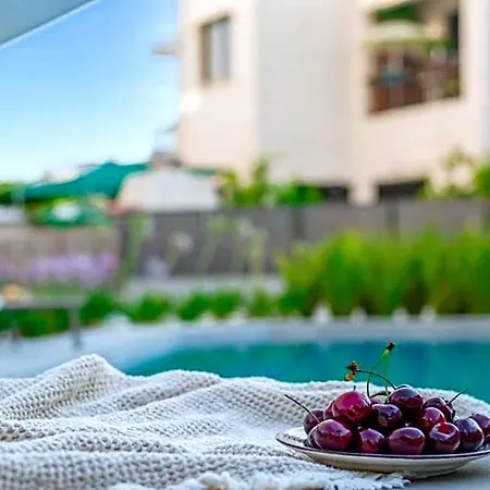 Olive Shared Pool Апарт-отель Пафос