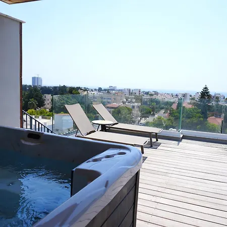 Olive Shared Pool פאפוס