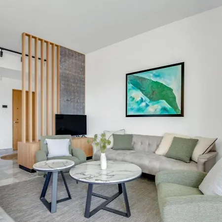 Olive Shared Pool פאפוס